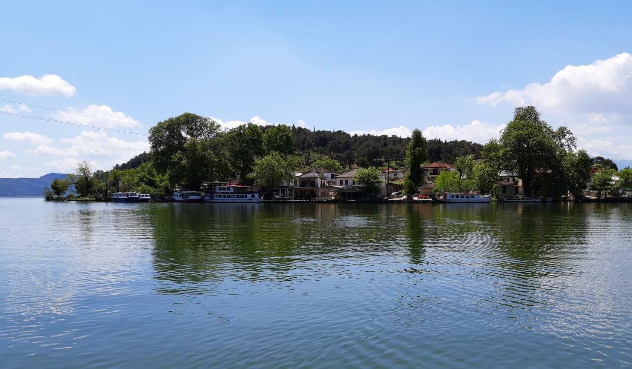 Nisos Ioanninon Little Island Resort מראה חיצוני תמונה
